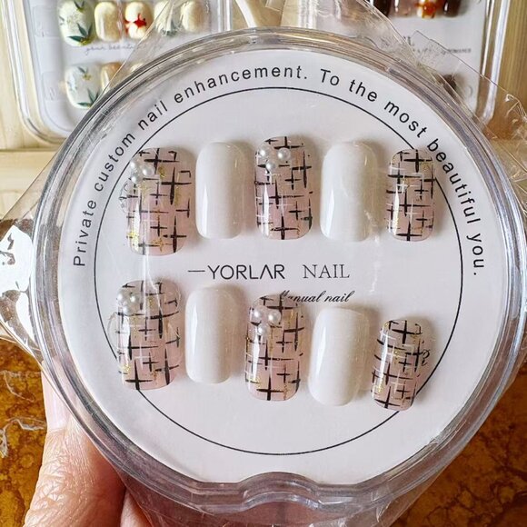 Handmade Press-On Nails - Picture 4 of 16